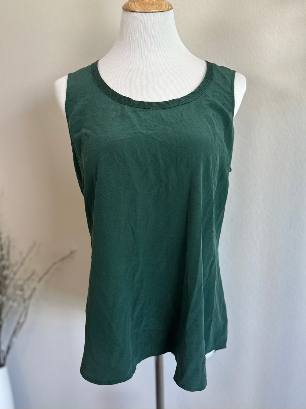 Eileen Fisher 100% Silk Forest Green Scoop Neck Tank